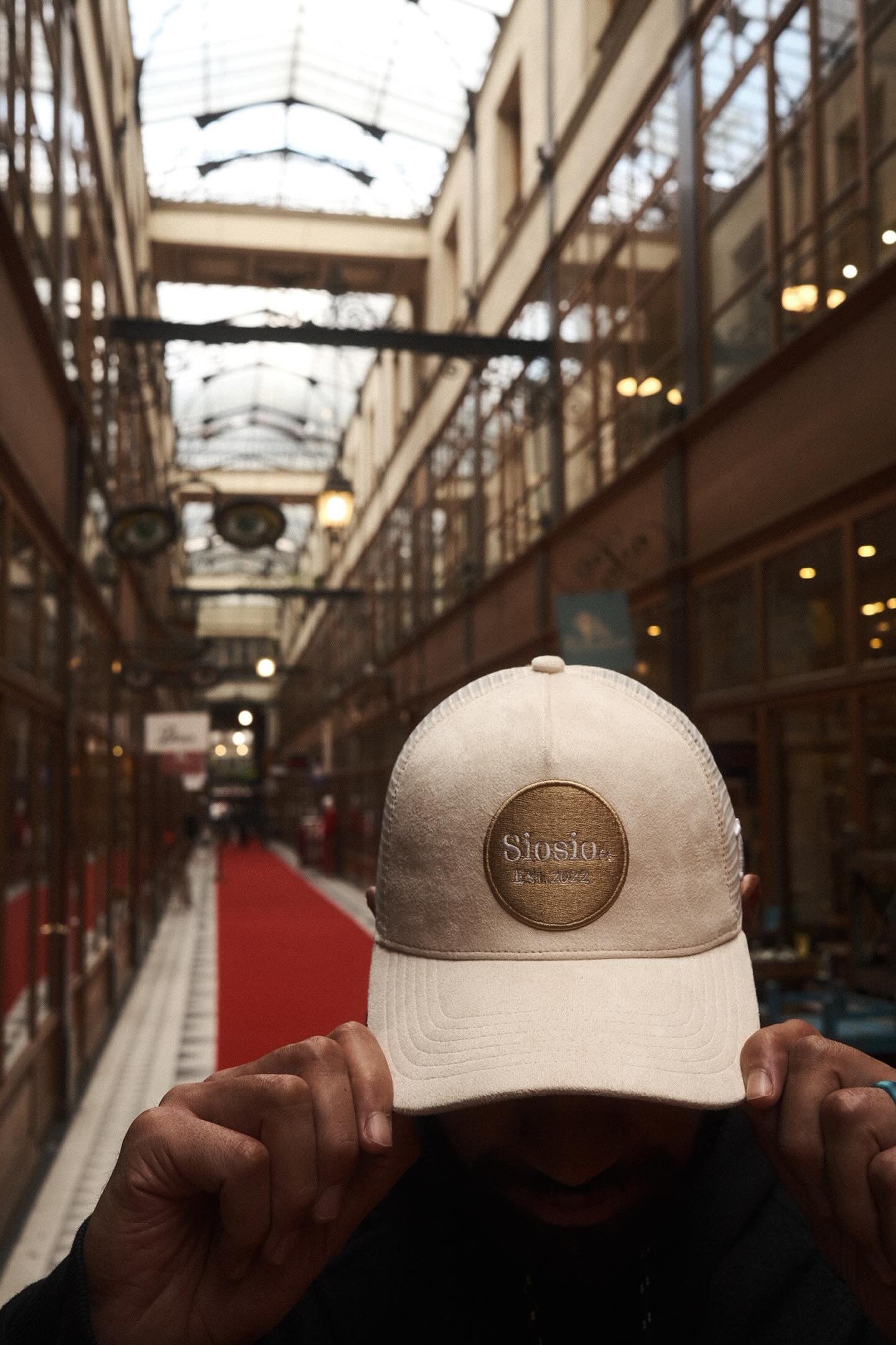 Cream Siosio trucker cap