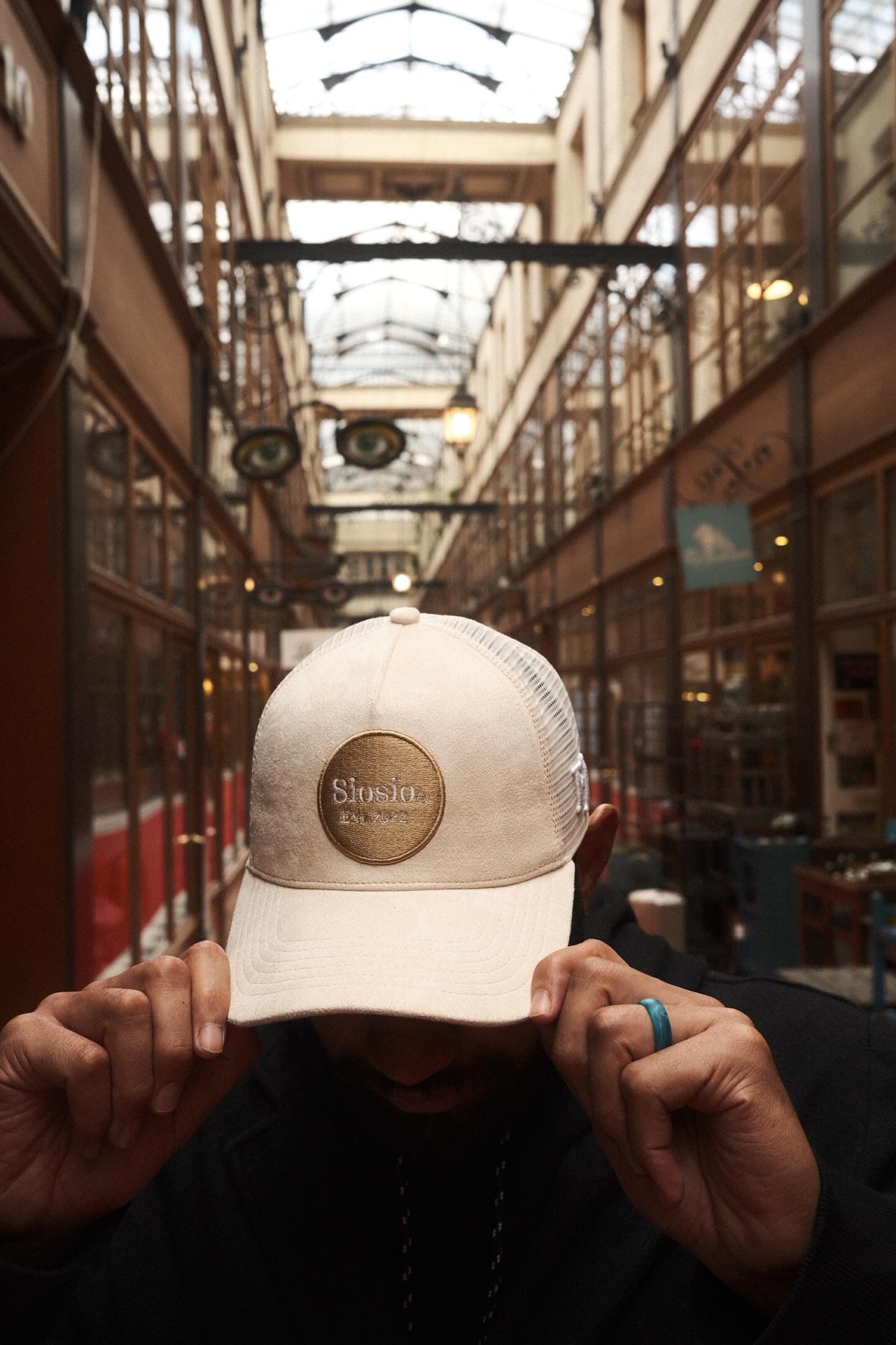 Cream Siosio trucker cap